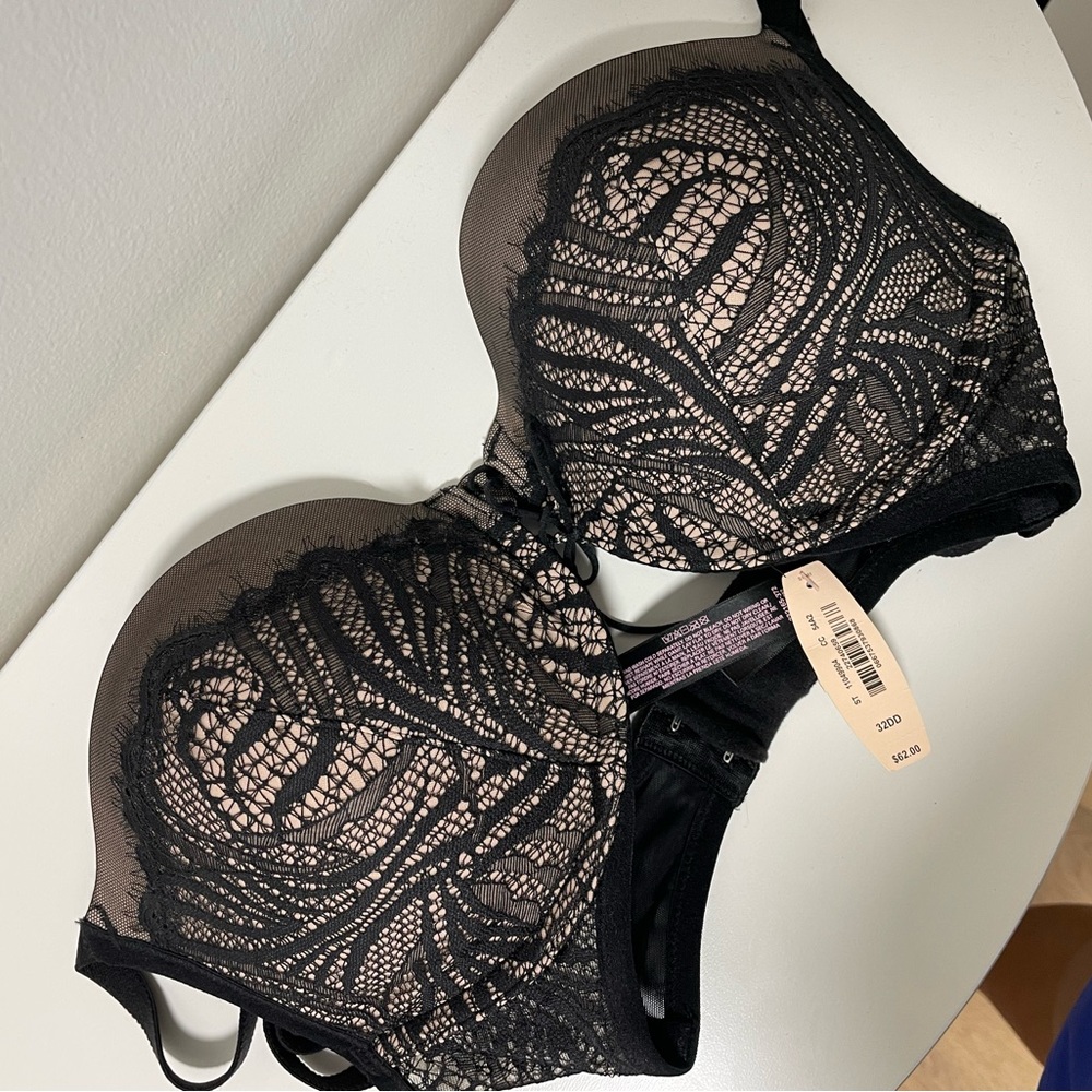 Victoria’s Secret Push Up Bra // 32DD // VS // NWT